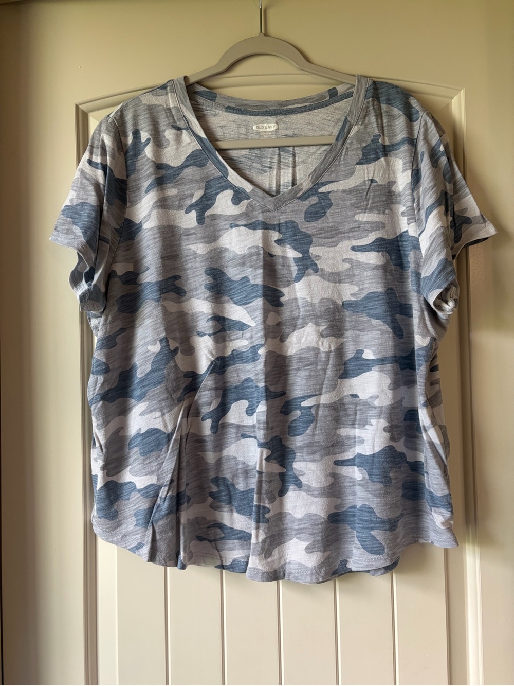 Old Navy Camo V Neck T Shirt